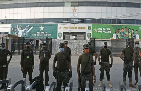 चैम्पियंस ट्रॉफी टूर्नामेंट के बीच पाकिस्तान में क्रिकेट स्टेडियम के बाहर हथियार से लैस संदिग्ध गिरफ्तार