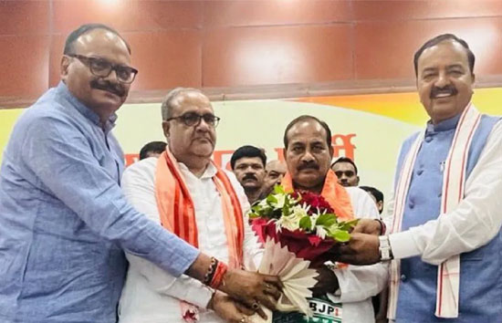 यूपी : सपा छोड़ BJP में शामिल हुए दारा सिंह चौहान