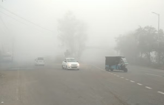 दिल्ली में सर्दी का सितम, घने कोहरे के साथ अब बारिश होगी बारिश, बढ़ेगी ठंड 