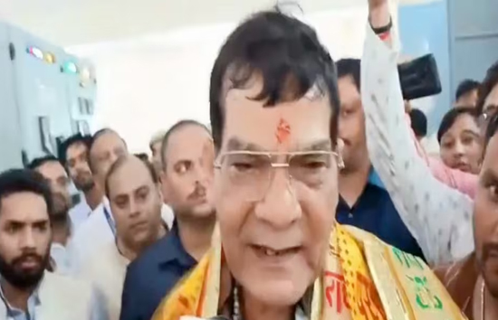 बिहार में नीतीश कुमार के फ्री बिजली ऐलान पर यूपी के ऊर्जा मंत्री का तंज, कहा-वहां 'ना बिजली आएगी, ना बिल'