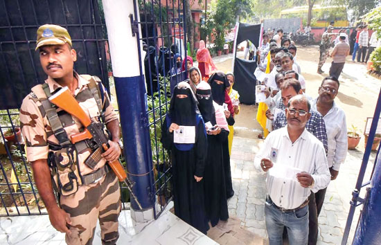 बिहार चुनाव : पहले चरण में 64.66 फीसदी मतदान, टूटे सारे रिकॉर्ड 