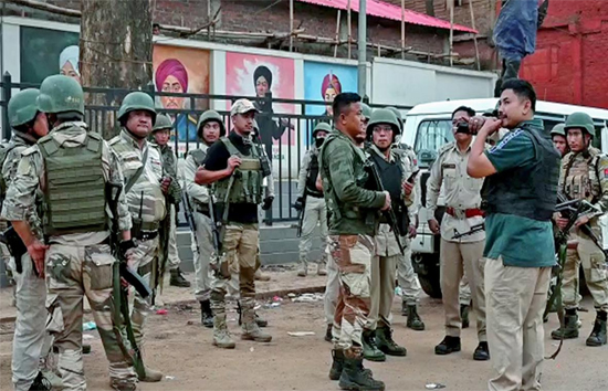 मणिपुर में फिर भड़की हिंसा, दो समुदायों के बीच फायरिंग में 5 की गई जान 