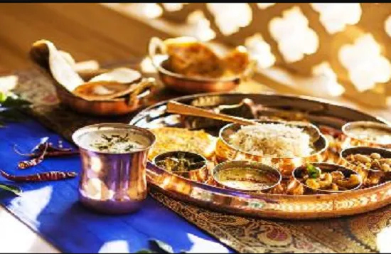 पर्सनल और प्रोफेशनल लाइफ में शांति व तरक्की के लिए इस दिशा में बैठकर करें अपना भोजन