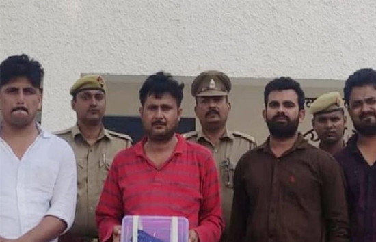 लखनऊ  : नशे में धुत आरोपियों ने थाने में कॉन्स्टेबल को मारे थप्पड़, पिस्तौल तानी