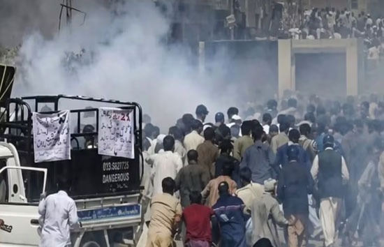 PoK के बाद पूरे पाकिस्तान में भड़का जनआक्रोश, मुनीर आर्मी पर 3 दिन में 40 लोगों की हत्या का आरोप