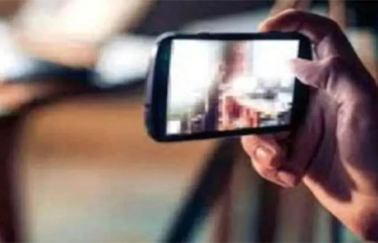 यूपी : नर्स का नहाते हुए वीडियो बनाने के आरोप में हेड कांस्टेबल निलंबित, जांच जारी 