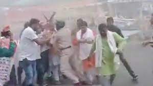 पटना में भाजपा नेताओं पर लाठीचार्ज : एक नेता के मरने की खबर
