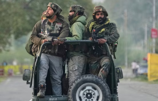 पाकिस्तान पर कभी भी कार्रवाई कर सकता है भारत,  POK में पर्यटकों की एंट्री बैन, मदरसे खाली, होटलों और गेस्ट हाउस में सेना ने डाला डेरा 