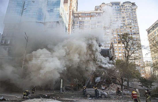 रूस ने कीव पर 9 घंटे में 440 ड्रोन और 32 मिसाइल से किया हमला...रोने को मजबूर हुआ यूक्रेन