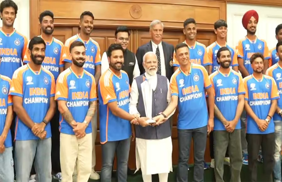  टी20 वर्ल्ड कप जीतकर भारत लौटी टीम इंडिया से पीएम मोदी ने की मुलाकात, खिलाड़ियों ने साझा किया फाइनल मैच का एक्सपीरियंस