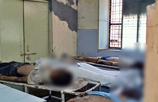 यूपी : सड़क किनारे गन्ने का जूस पी रहे तीन युवकों को पिकअप ने कुचला, मौत