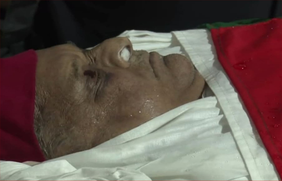 पंचतत्व में विलीन हुए मुलायम सिंह यादव, बेटे अखिलेश ने नम आंखों से दी मुखाग्नि 