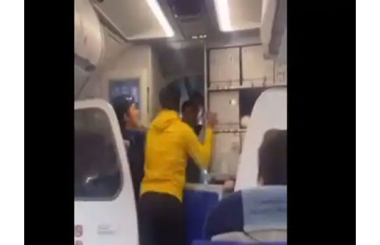 उड़ान में देरी होने पर यात्री इंडिगो फ्लाइट के पायलट को जड़ा थप्पड़, FIR दर्ज 