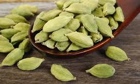 त्वचा के लिए इलायची खाना है फायदेमंद?