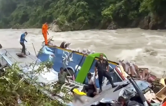 नेपाल : काठमांडू बस हादसे में अब तक 27 मरे, महाराष्ट्र से घूमने आए थे 104 लोग 