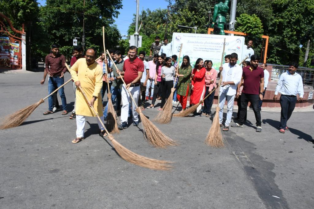 सीए इंस्टिट्यूट की लखनऊ शाखा ने  स्वच्छता पखवाड़े में अपनी भागीदारी दर्ज कराई