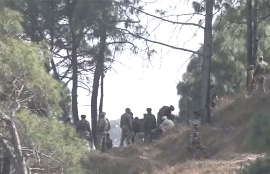 जम्मू-कश्मीर : कठुआ में सुरक्षाबलों ने 2 आतंकवादियों को किया ढेर, पुलिस के 3 जवान शहीद