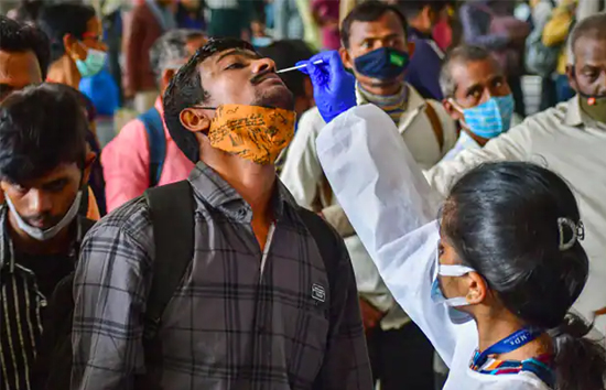 corona update in india : देश में कोरोना के घटे मामले,  7,591 नए मरीज मिले, 30 की मौत