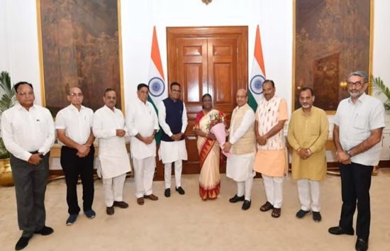 दिल्ली में लग सकता है राष्ट्रपति शासन ! दिल्ली BJP विधायकों ने द्रौपदी मुर्मू से की मुलाकात 