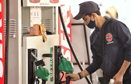 Petrol Diesel Prices : कई शहरों में आज बढ़े पेट्रोल-डीजल के दाम, देखें अपने यहां की ताजा कीमत 