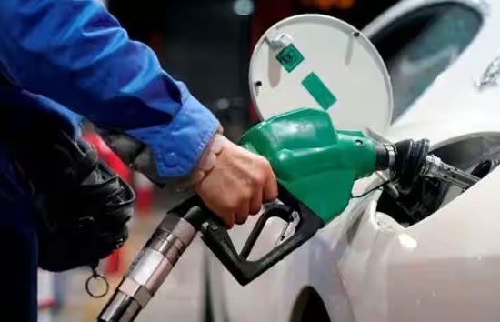 Petrol Diesel Prices Today : यूपी में कहीं सस्ता तो कहीं महंगा हुआ पेट्रोल-डीजल, इन राज्यों में बदली कीमत 