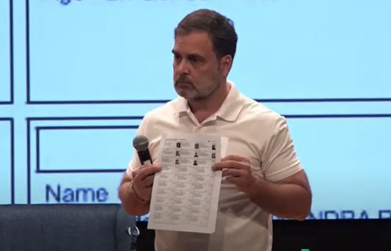 राहुल गांधी ने आयोग के कारनामों को किया उजागर, 'सबूतों' के साथ गिनाईं वोटर लिस्ट की गड़बड़ियां