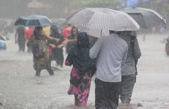 उत्तर प्रदेश के कई जिलों में हो सकती है बारिश, उमस बढ़ी 