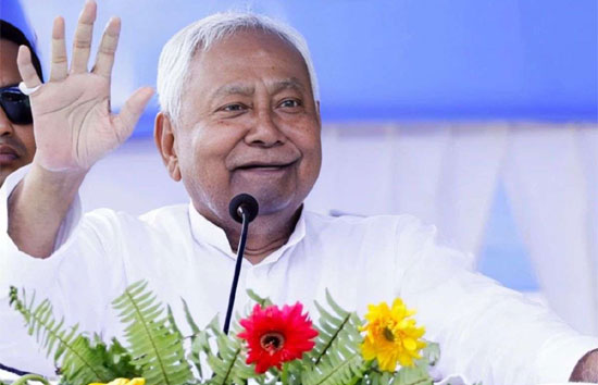 बूढ़ा कहने वालों को नीतीश कुमार का तमाचा, 74 की उम्र में 24 दिन की 73 चुनावी रैलियां