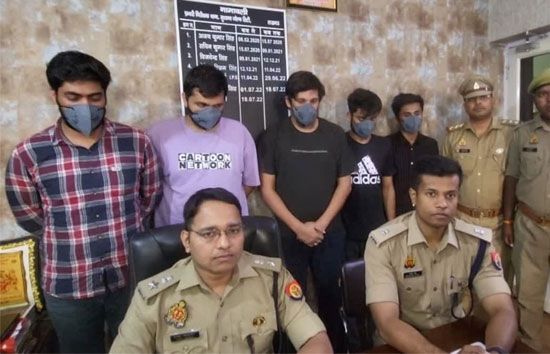 लखनऊ : इकाना स्टेडियम में बैठकर आईपीएल में सट्टा लगा रहे थे 5 युवक, पुलिस ने किया गिरफ्तार 