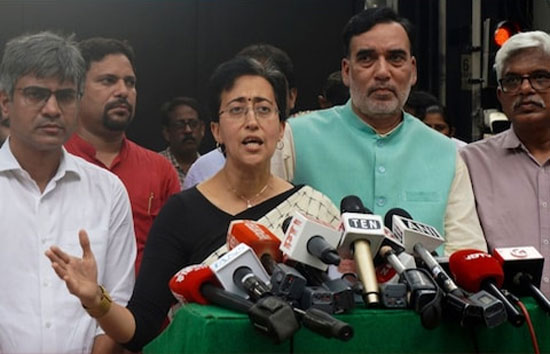 मुख्यमंत्री बनते ही फॉर्म में आई आतिशी, आप की इस सांसद से मांगा इस्तीफा