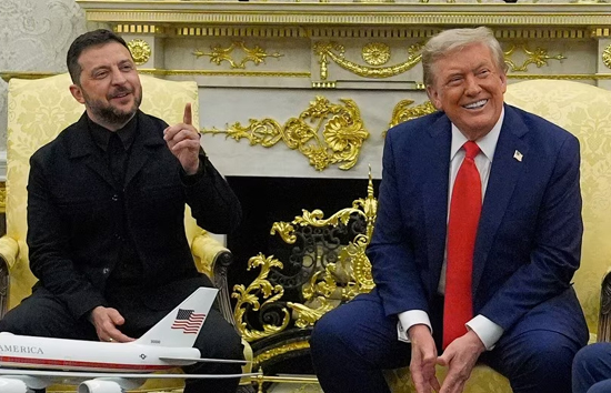 ये क्या? जेलेंस्की से चल रही थी बात, तभी खड़े हुए ट्रंप और लगा दिया पुतिन को फ़ोन, फिर...