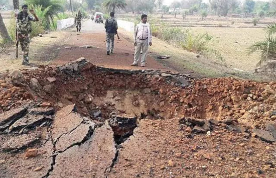 छत्तीसगढ़ : बीजापुर नक्सली हमले में 8 जवान शहीद, एक अन्य नागरिक की भी मौत 