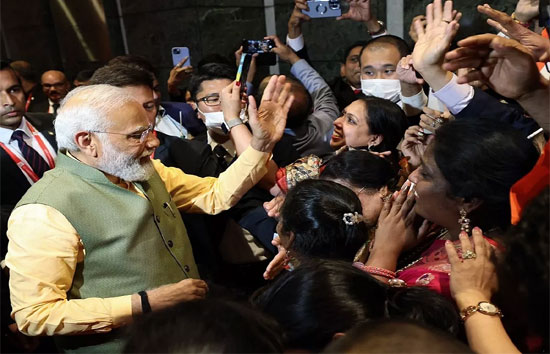 जापान पहुंचने पर पीएम मोदी को अपने बीच देखकर खुश हुए भारतीय समुदाय, लगाए जयकारे 