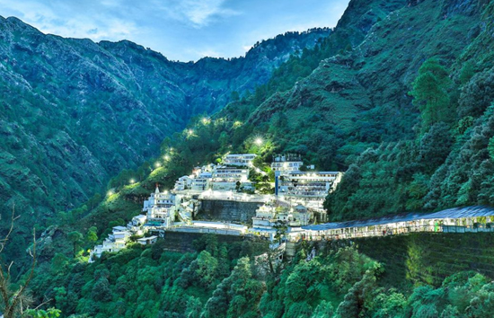 बारिश और लैंडस्लाइड के चलते वैष्णो देवी से लेकर चारधाम,अमरनाथ और आदि कैलाश यात्राएं रोकी गई 