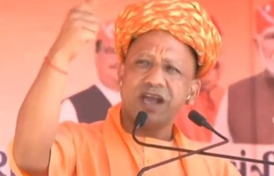 गुजरात विधानसभा चुनाव : मोरबी में बोले सीएम योगी, कहा-अनुच्छेद 370 हटने के बाद घर-घर फहराया जा रहा तिरंगा