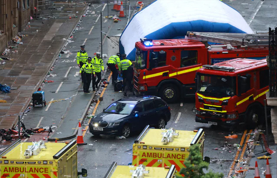 ब्रिटेन : लिवरपूल अनियंत्रित कार ने भीड़ को रौंदा, 47 घायल, 2 की हालत गंभीर, आतंकी घटना नहीं 