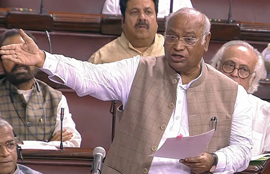 देश में 75 वर्षों में जो भी बड़े फैसले हुए हैं, संसद रही उसकी गवाह : खड़गे 