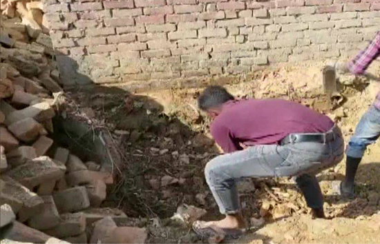 उन्नाव : लापता युवती का शव बरामद, सपा के पूर्व मंत्री के बेटे पर था हत्या का आरोप 