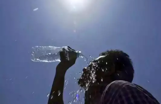 यूपी : प्रचंड गर्मी से लोग बेहाल, अभी और चढ़ेगा तापमान 