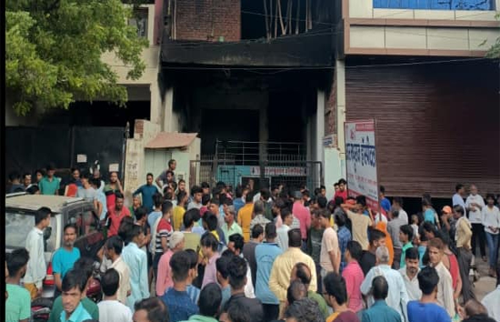 आगरा : अस्पताल में लगी आग, संचालक डॉक्टर समेत 3 की मौत 