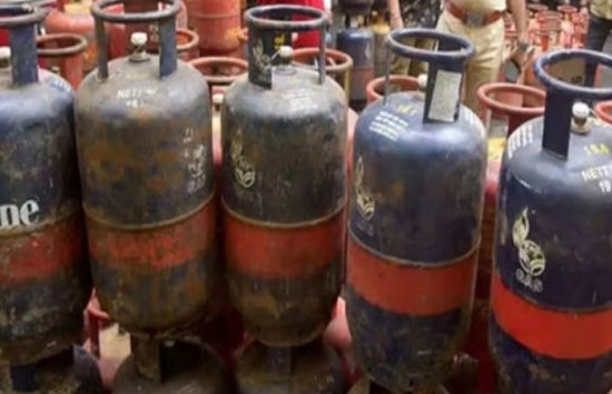 LPG के दाम में कटौती, कई जगह कमर्शियल गैस सिलेंडर के घटे दाम 