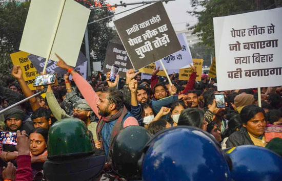 BPSC अभ्यर्थियों पर लाठी चार्ज के खिलाफ चिराग पासवान, मुख्य सचिव बोले-मांगों पर सरकार करेगी विचार