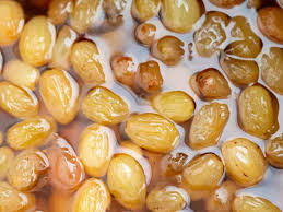 रोजाना सुबह खाली पेट पिएं क‍िशम‍िश का पानी होते हैं ये चमत्कार 