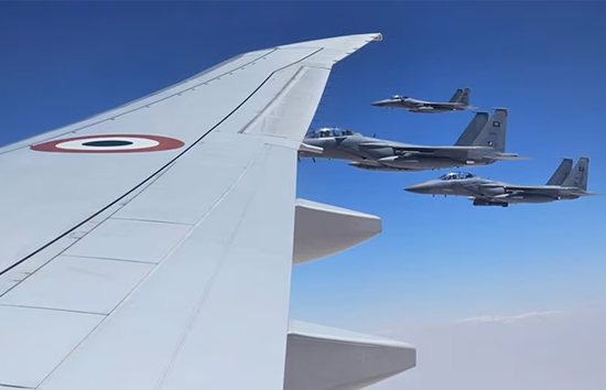 पीएम मोदी का जलवा...सऊदी अरब पहुंचने पर ग्रांड वेलकम, हवाई सीमा में प्रवेश करते ही सुरक्षा के लिए उड़े तीन विमान  