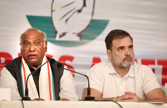 लोकसभा में नहीं पूछे जाएंगे पीएम केयर्स पर सवाल,  PMO ने लगाई रोक,  कांग्रेस ने किया ट्वीट 