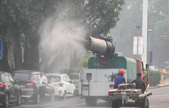 दिल्ली की हवा हुई और खतरनाक, सांस लेना हुआ मुश्किल, 10 नवंबर तक प्राइमरी स्कूल बंद