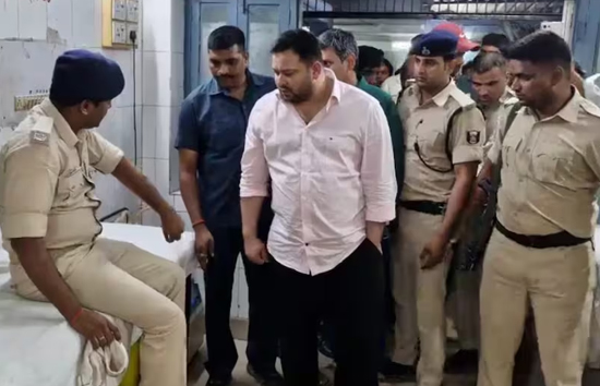 मधेपुरा में बाल-बाल बचे तेजस्वी यादव ! तेज रफ्तार ट्रक काफिले में घुसा, 3 सुरक्षाकर्मी जख्मी