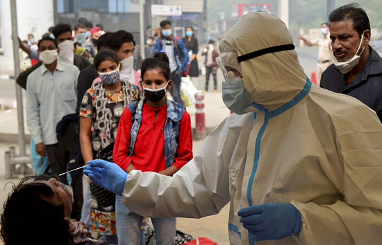 Coronavirus in india :  नहीं थम रहे कोरोना के मामले, 24 घंटे में 19,893 नए केस, 38 की मौत