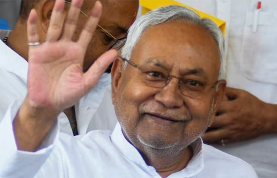 बिहार चुनाव : सीएम नीतीश कुमार ने 1.11 करोड़ लोगों के खतों में भेजे 1100 रुपये