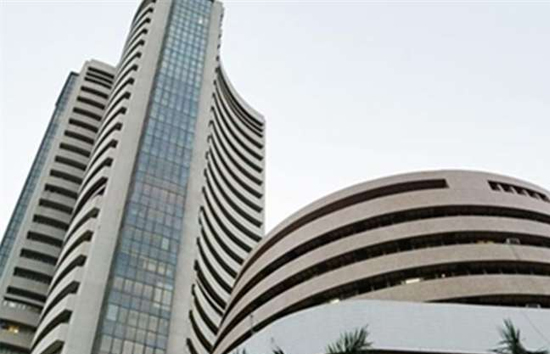 साल के आखिरी हफ्ते शेयर बाजार में उतार-चढ़ाव जारी, सेंसेक्स 93 अंक लुढ़का